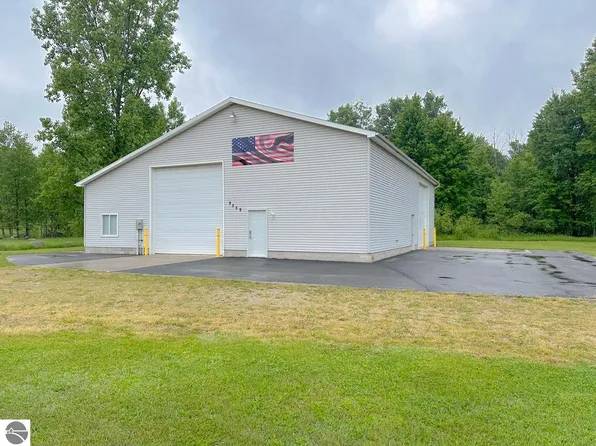 9559 E Weidman Rd, Mount Pleasant, MI 48858