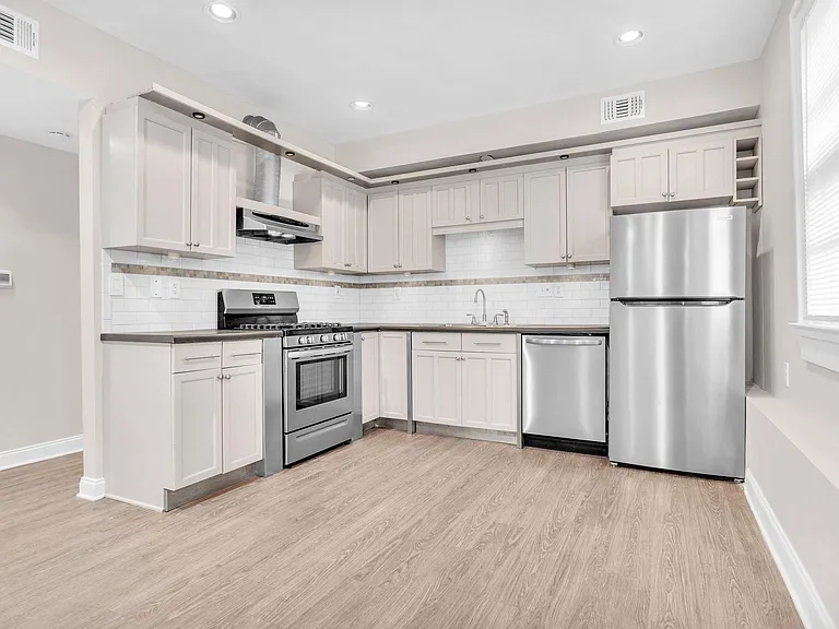 1046 Tilden St NW #C — Photo 10
