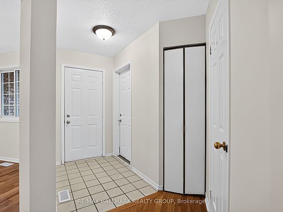 4th image of 49 Robarts Cres