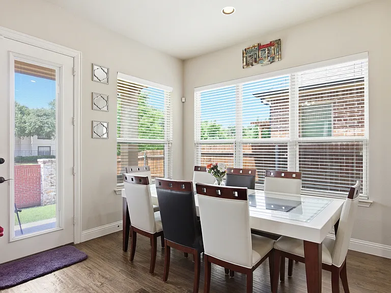 2304 Lynbridge Cir — Photo 15