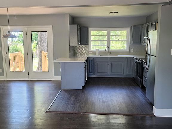 4th image of 895 Lakemont Dr