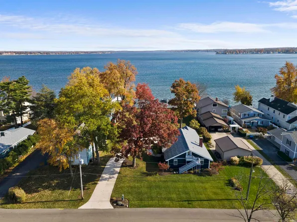 6165 E Pickwick Park Dr, Syracuse, IN 46567