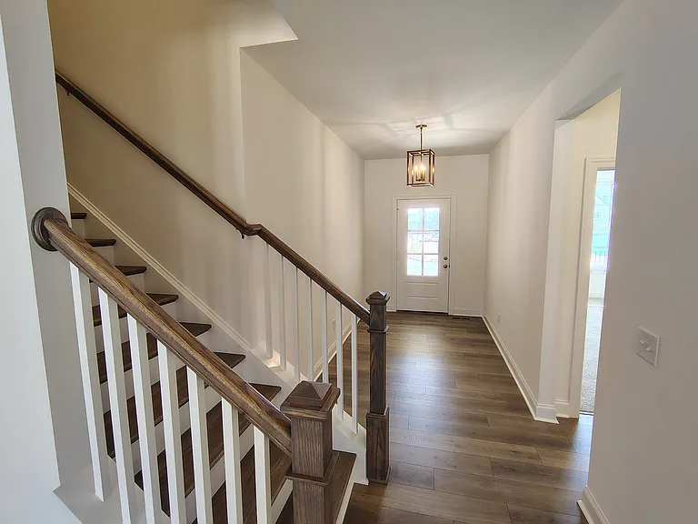 7923 Pine St — Photo 2