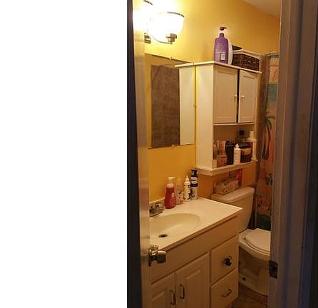 4th image of 826/830 Indiana Ave