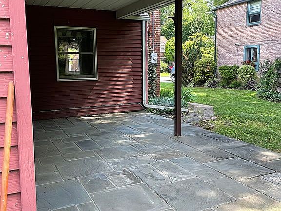 Flagstone patio
