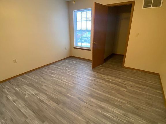 5th image of 2650 N Barnes Ave #5-C