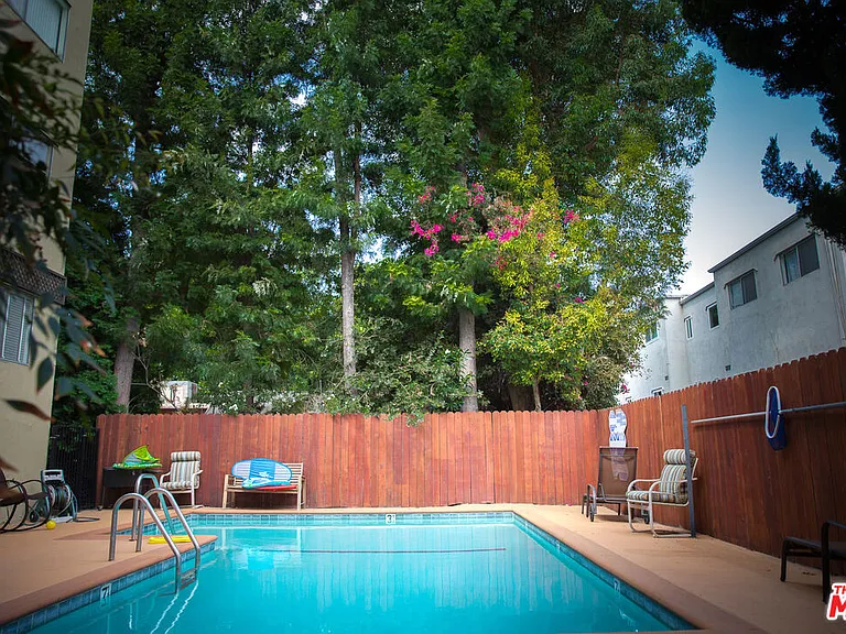 5215 Balboa Blvd #102 — Photo 7