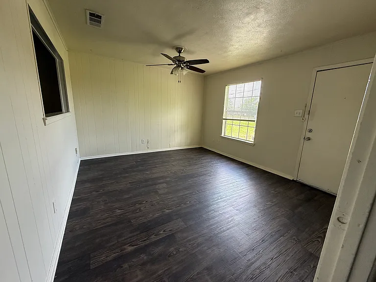 3525 Country Club Rd — Photo 3