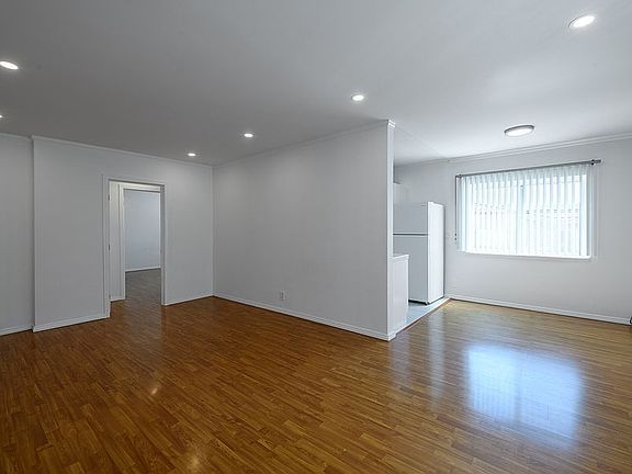2nd image of 1453 Colby Ave #5