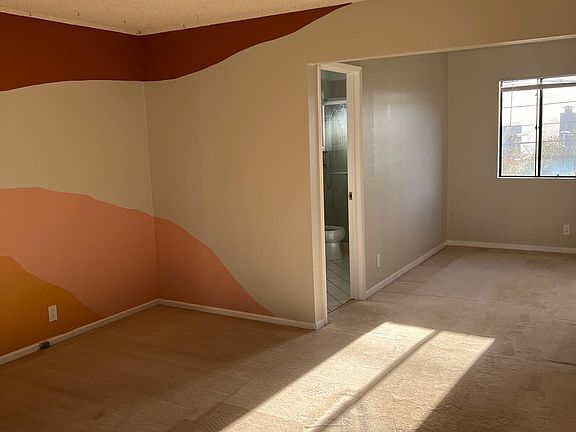 4th image of 33 Oakmont Dr