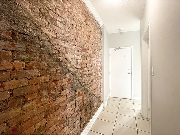 2nd image of 463 King St E #5
