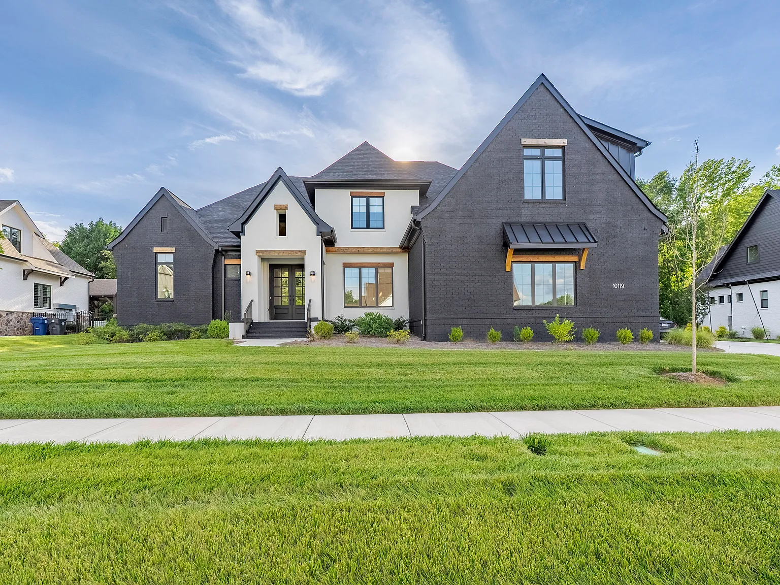 6 bed, 6.5 bath, 5133 sqft, $8,500 — Photo 1