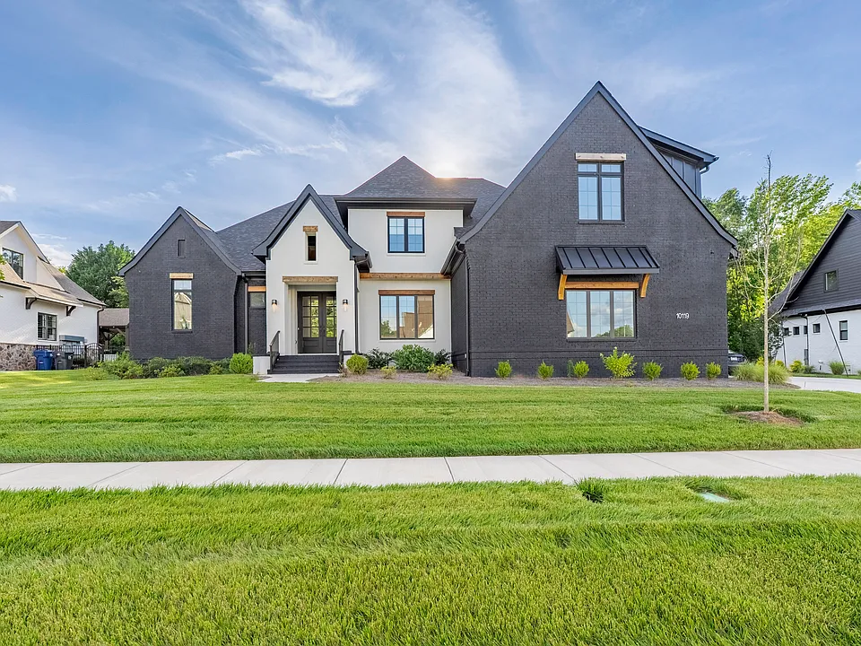 10119 Laurier Ln