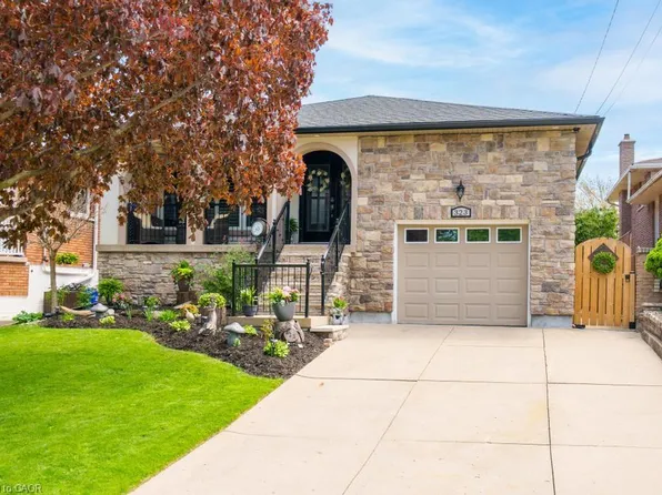 323 Queen Victoria Dr, Hamilton, ON L8W 1G6