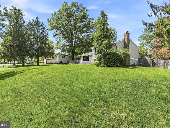5th image of 19110 Dowden Cir