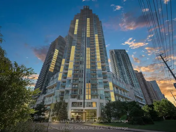 220 Burnhamthorpe Rd W, Mississauga, ON