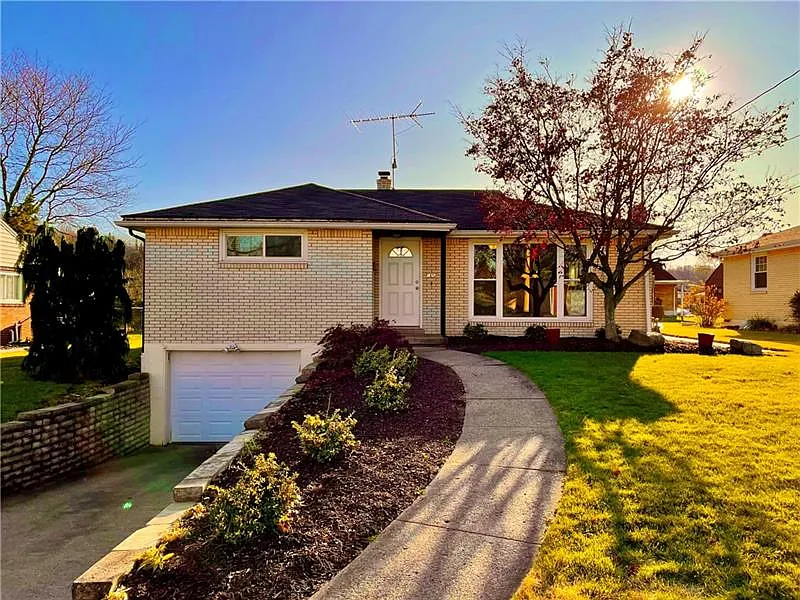 1430 Maple Ave photo 1