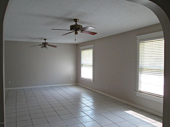 4th image of 110 Maplewood Dr