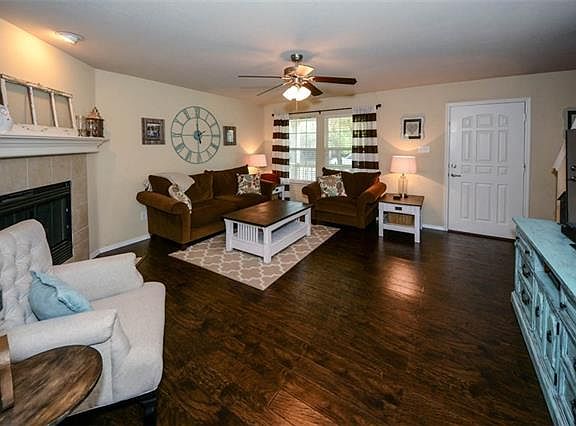3rd image of 7108 Planters Row Dr
