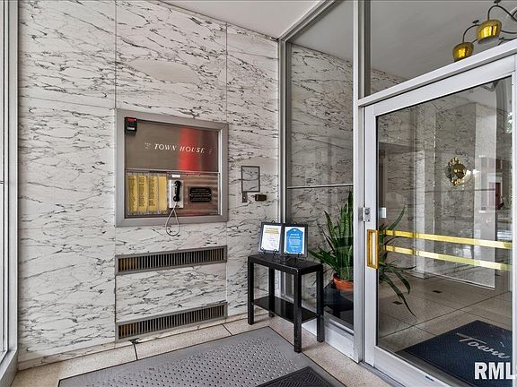 4th image of 718 S 7th St APT 300