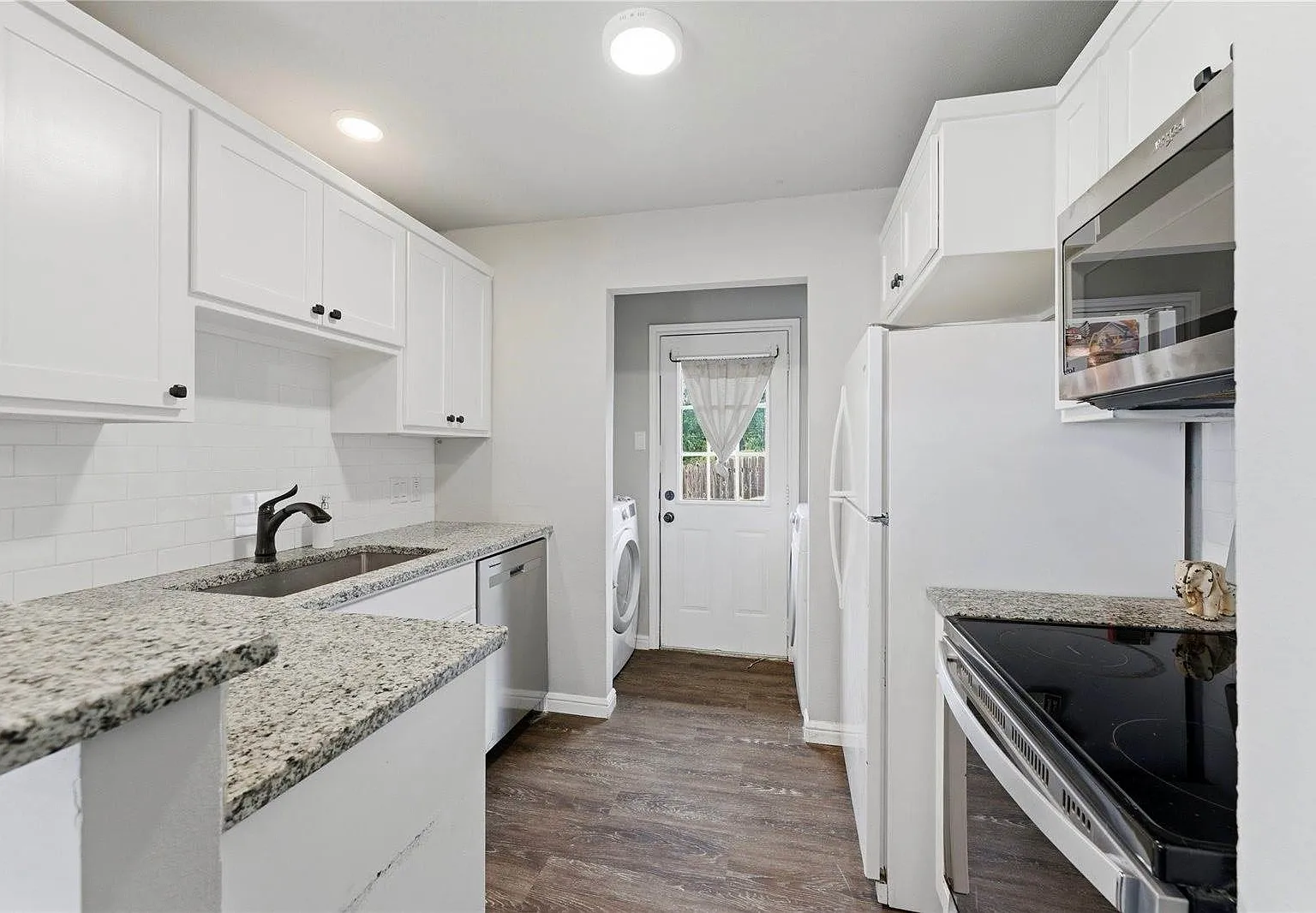 2 bed, 950 sqft, $1,770 — Photo 3