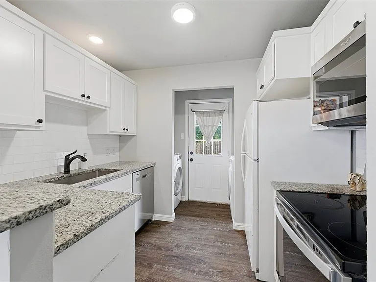 904 Overlook Dr — Photo 3