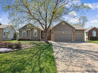 9230 W Meadow Knoll Ct, Wichita, KS 67205