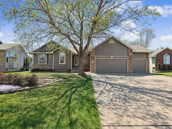 9230 W Meadow Knoll Ct, Wichita, KS 67205