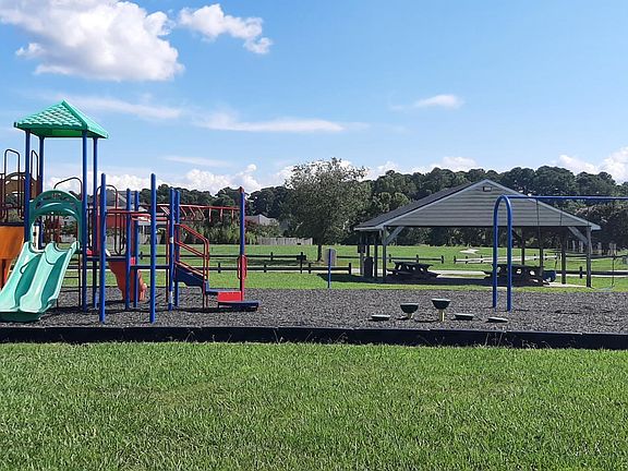3rd image of 107 Judith Cir