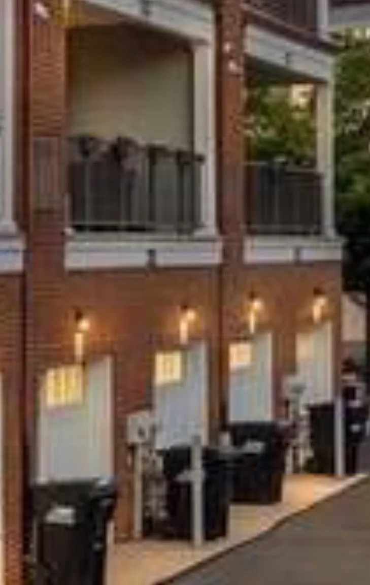 3 bed, 2.5 bath, 2100 sqft, $4,650 — Photo 4