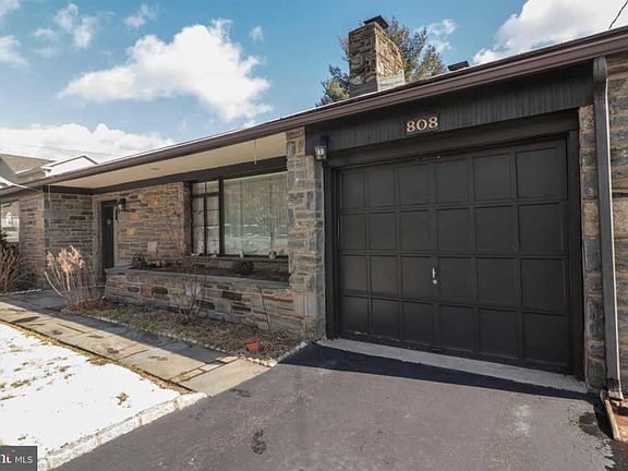 4th image of 808 Hirst Ave