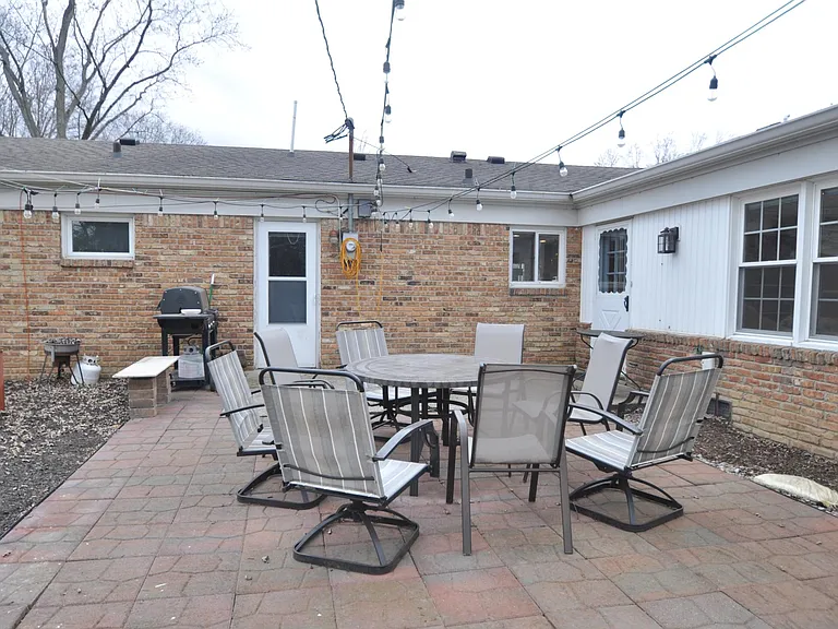 101 York Dr — Photo 35