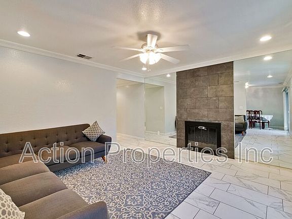3rd image of 772 Creekland Cir