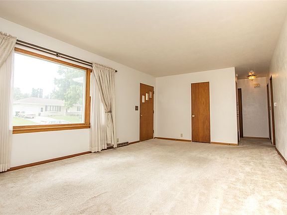 4th image of 2531 Saratoga Dr