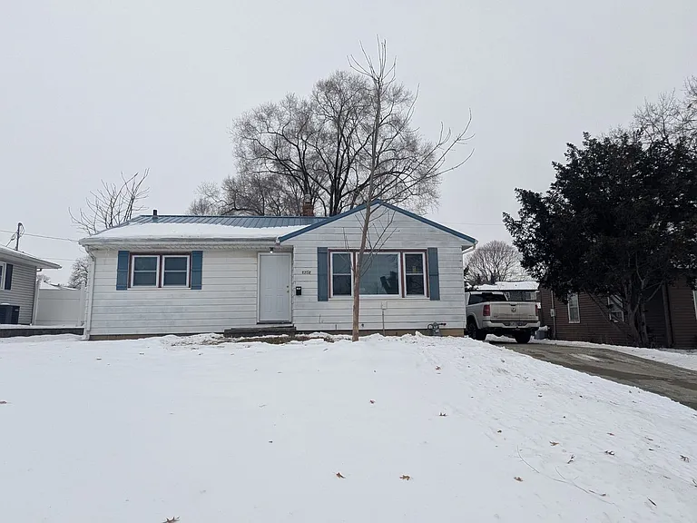 1308 Vermont St — Photo 4