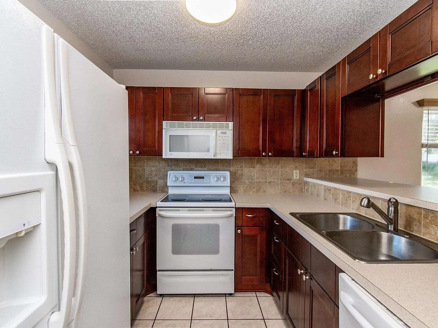 2 bed, 864 sqft, $1,550 — Photo 4