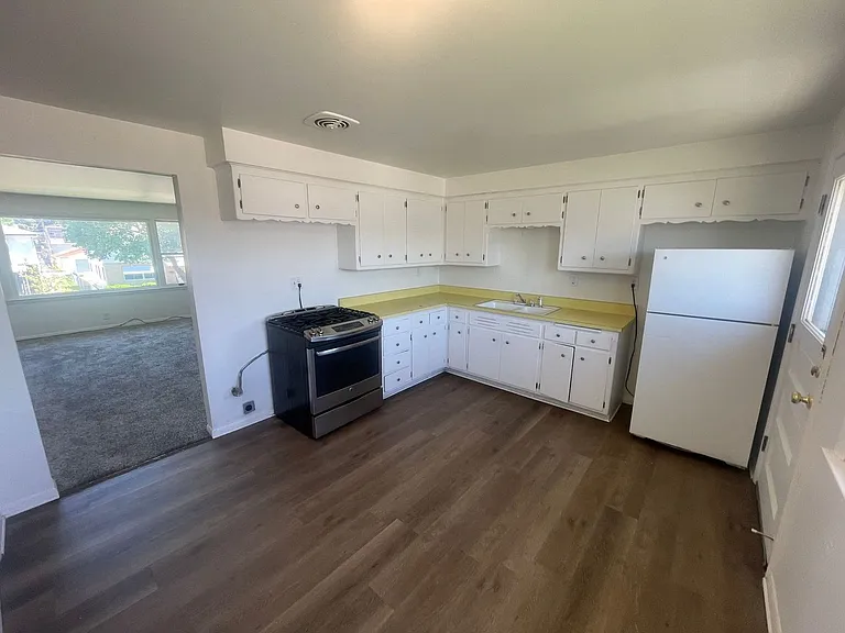 4315 N 90th St. (4 Unit) — Photo 4