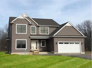 7272 Creekbend Dr, North Tonawanda, NY 14120