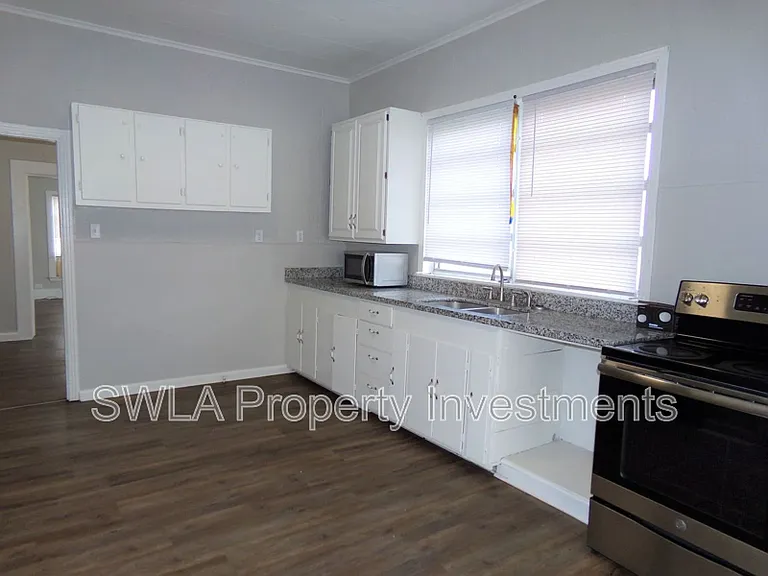 222 E Thomas St — Photo 2