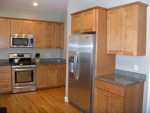 3rd image of 8 Williamsburg Way