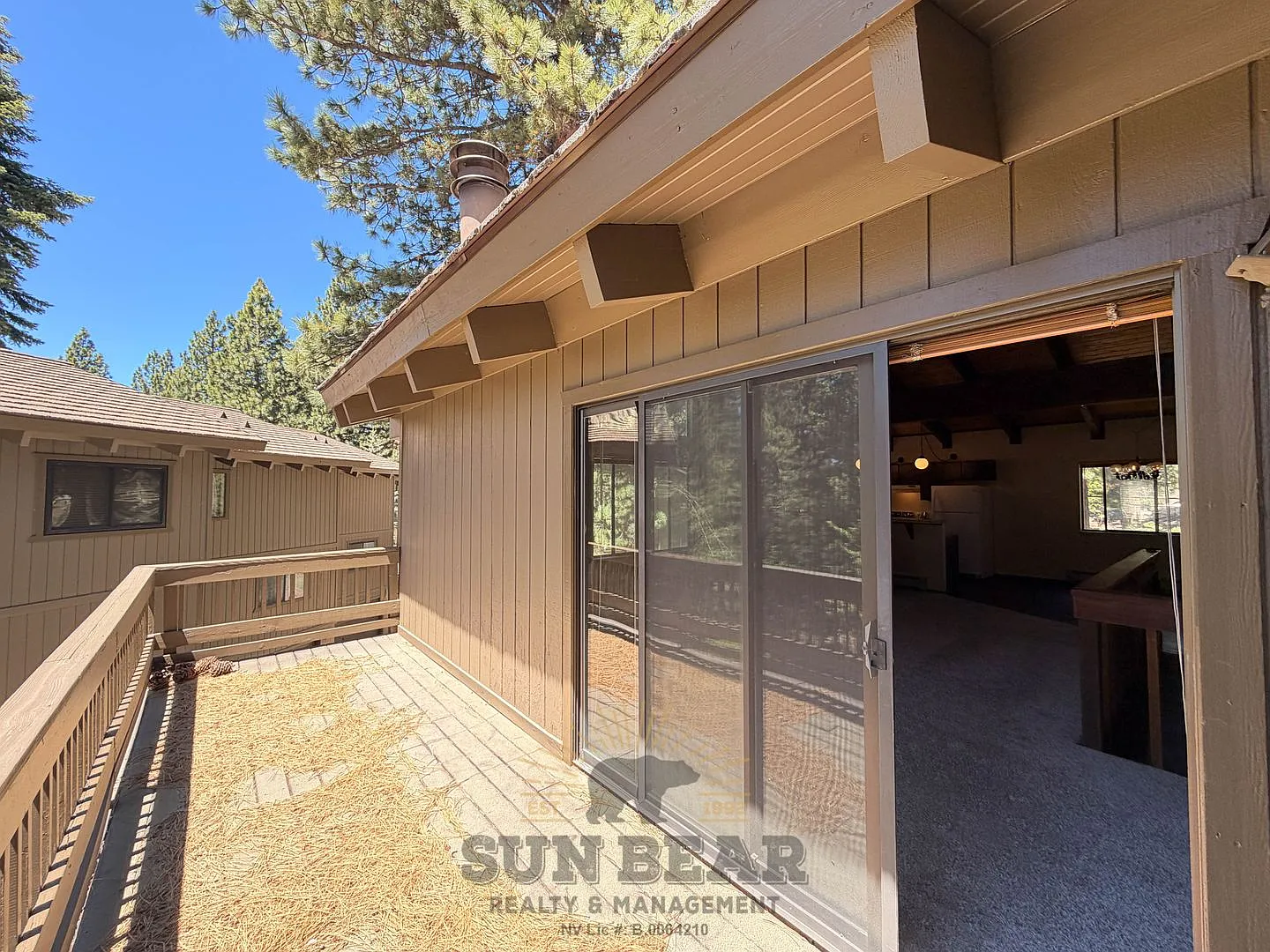 4 Bedroom with a Garage! — Photo 3