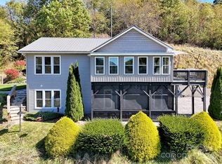 297 Gordon Dr, Waynesville, NC 28786