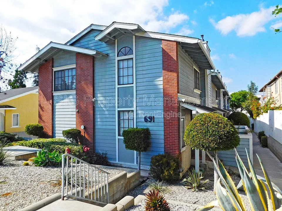 691 S Marengo Ave #4