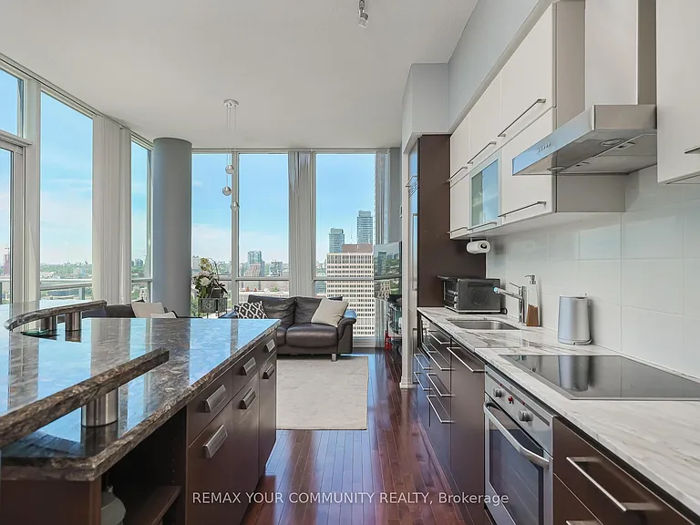 770 Bay St #Penthouse 101 — Photo 8