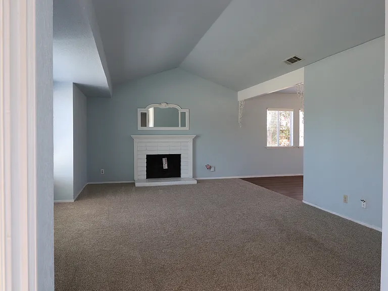 355 Cain Dr — Photo 2