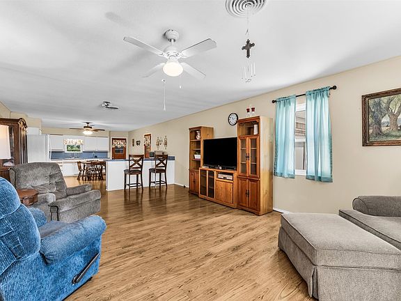 4th image of 896 Randy Dr