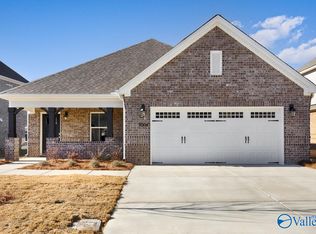 9504 Hampton Oak Dr SE, Owens Cross Roads, AL 35763