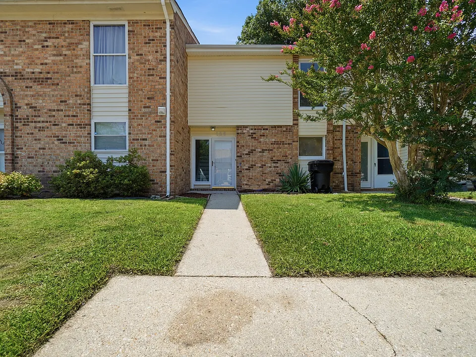 125 Tower Dr #1