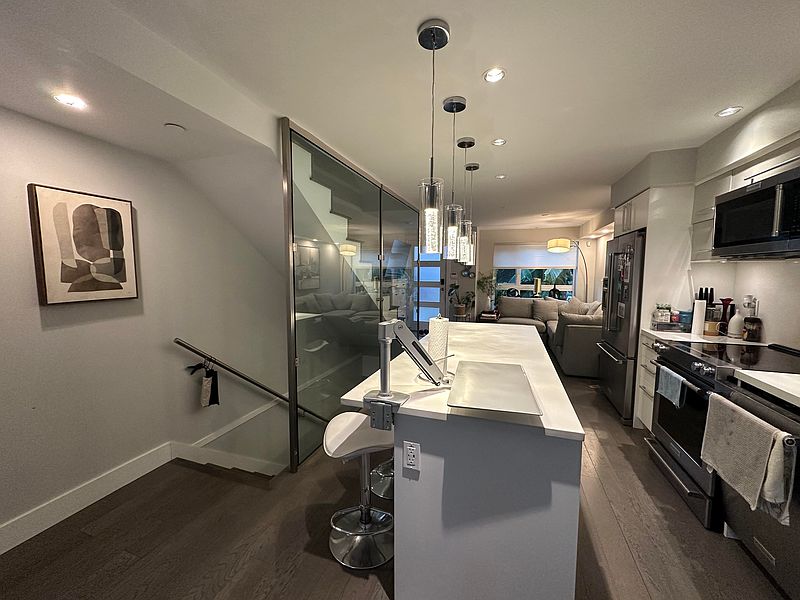 North Vancouver Townhouse for rent - 3 Bedrooms — photo 4