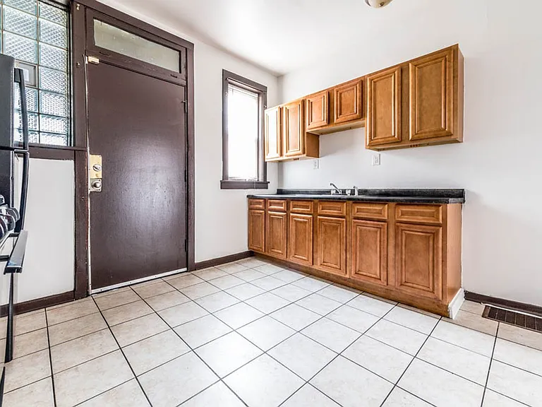 617 N Central — Photo 16